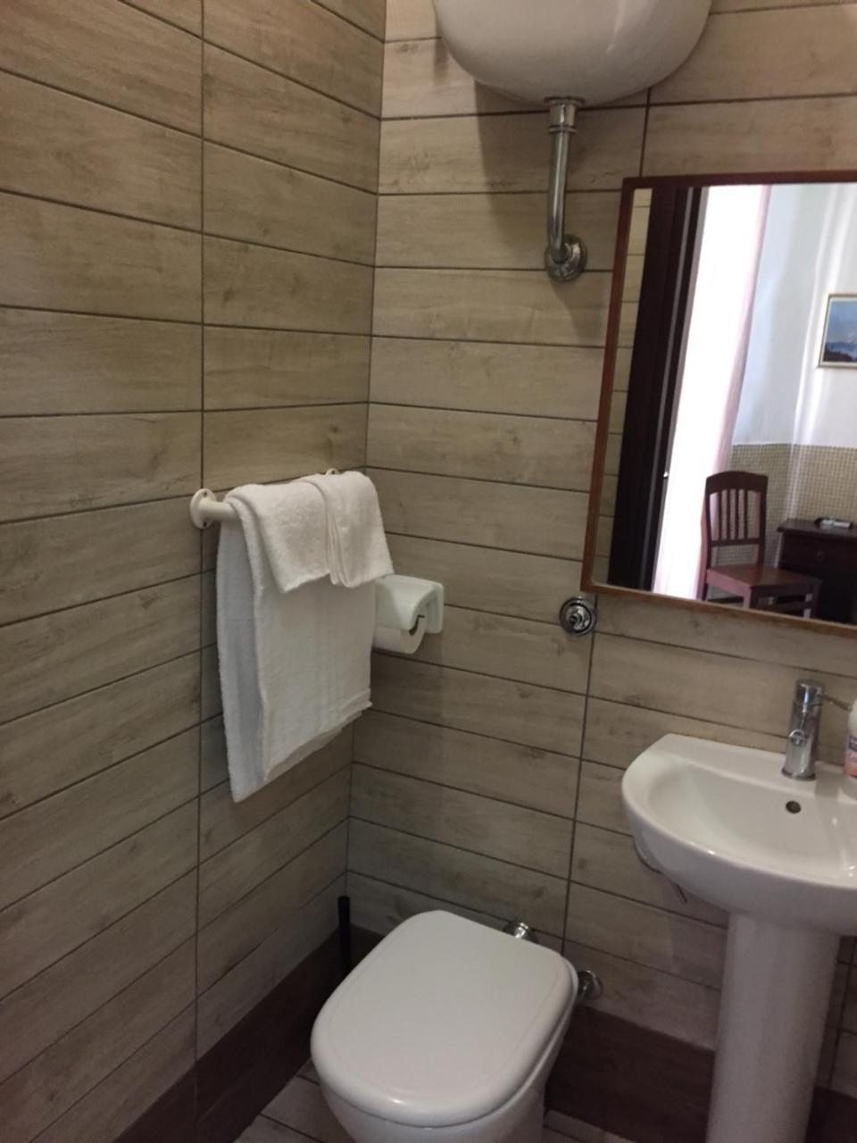 Hotel Vittorio Veneto Napoli Esterno foto